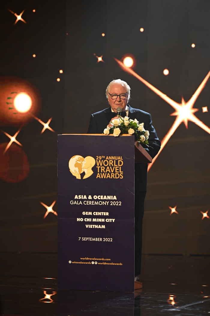 Chủ tịch World Travel Awards (WTA) Graham Cooke phát biểu khai mạc sự kiện